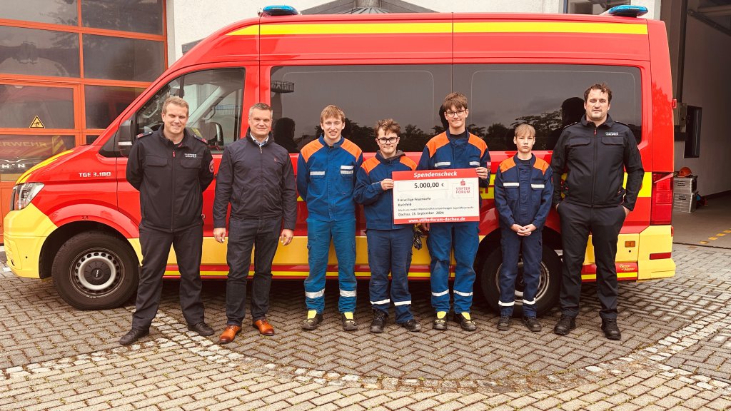 V.l.n.r.: Markus Püschel (Projektleiter mach-uns-mobil), Benjamin Bertl (Stifterforum Dachau), Lorenz Stabl, Dominik vom Bruch, Tim Porzelt, Adrian Richter (alle Jugendfeuerwehr), Michael Peschke (Kommandant)
Foto: FFW Karlsfeld