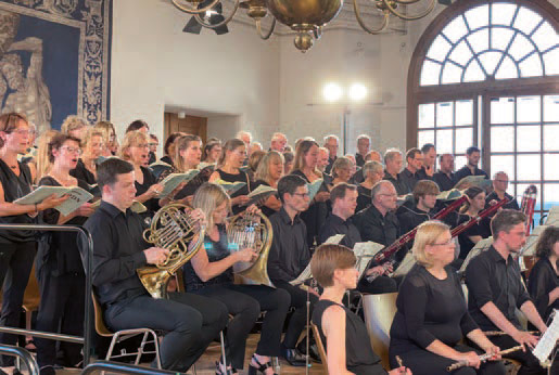 Die Chorgemeinschaft Dachau unter Leitung von Rudi Forche und die Musiker*Innen des Sinfonieorchesters des Bayerischen Rundfunks ernteten tosenden Beifall für die Aufführung von Haydns „Schöpfung“. Foto: Chorgemeinschaft